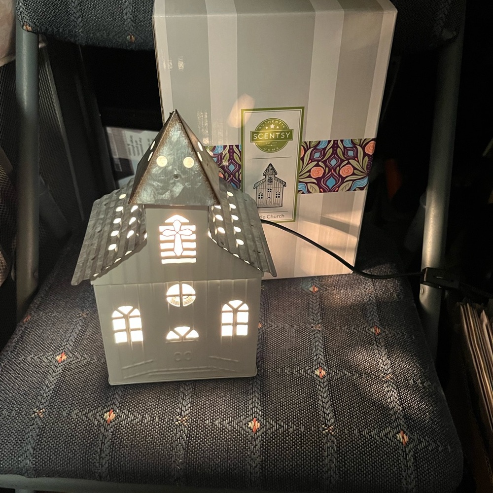 Scentsy Little Church Wax Warmer